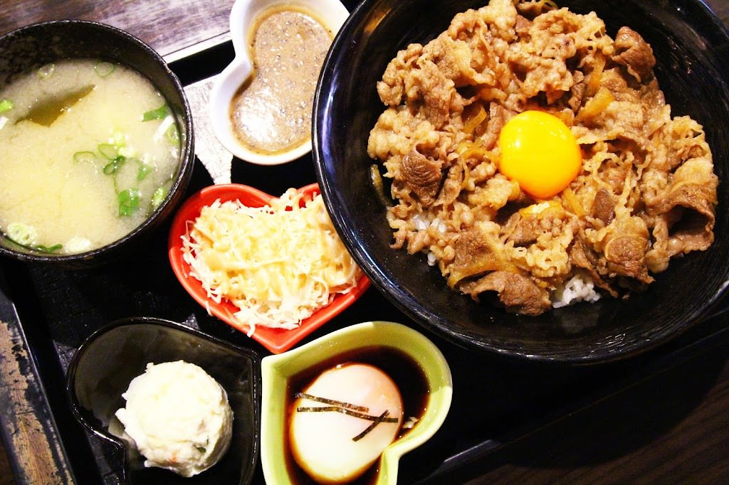 【台北市大同區。日式丼飯】新丼 平價美食丼飯 中山南西商圈 京站台北轉運站 當代藝術館 中山捷運站