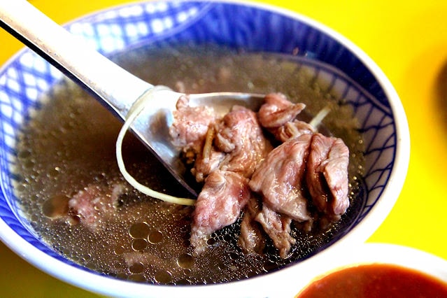 【台北市萬華區。小吃】郭家炒牛肉 評價 台北也能喝到牛肉湯 華西街夜市 龍山寺捷運站