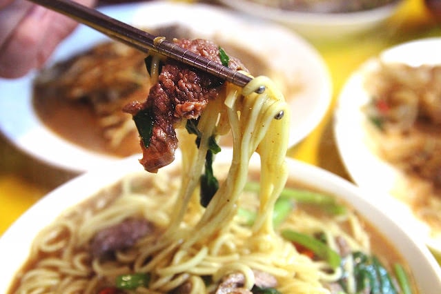 【台北市萬華區。小吃】郭家炒牛肉 評價 台北也能喝到牛肉湯 華西街夜市 龍山寺捷運站
