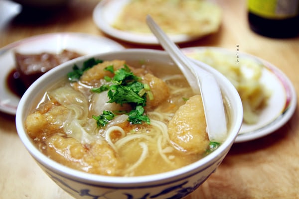 【台北市北投區。小吃】台南魯三塊 五花肉飯 近石牌捷運站 入口即化的古早味 北投晚餐宵夜早餐