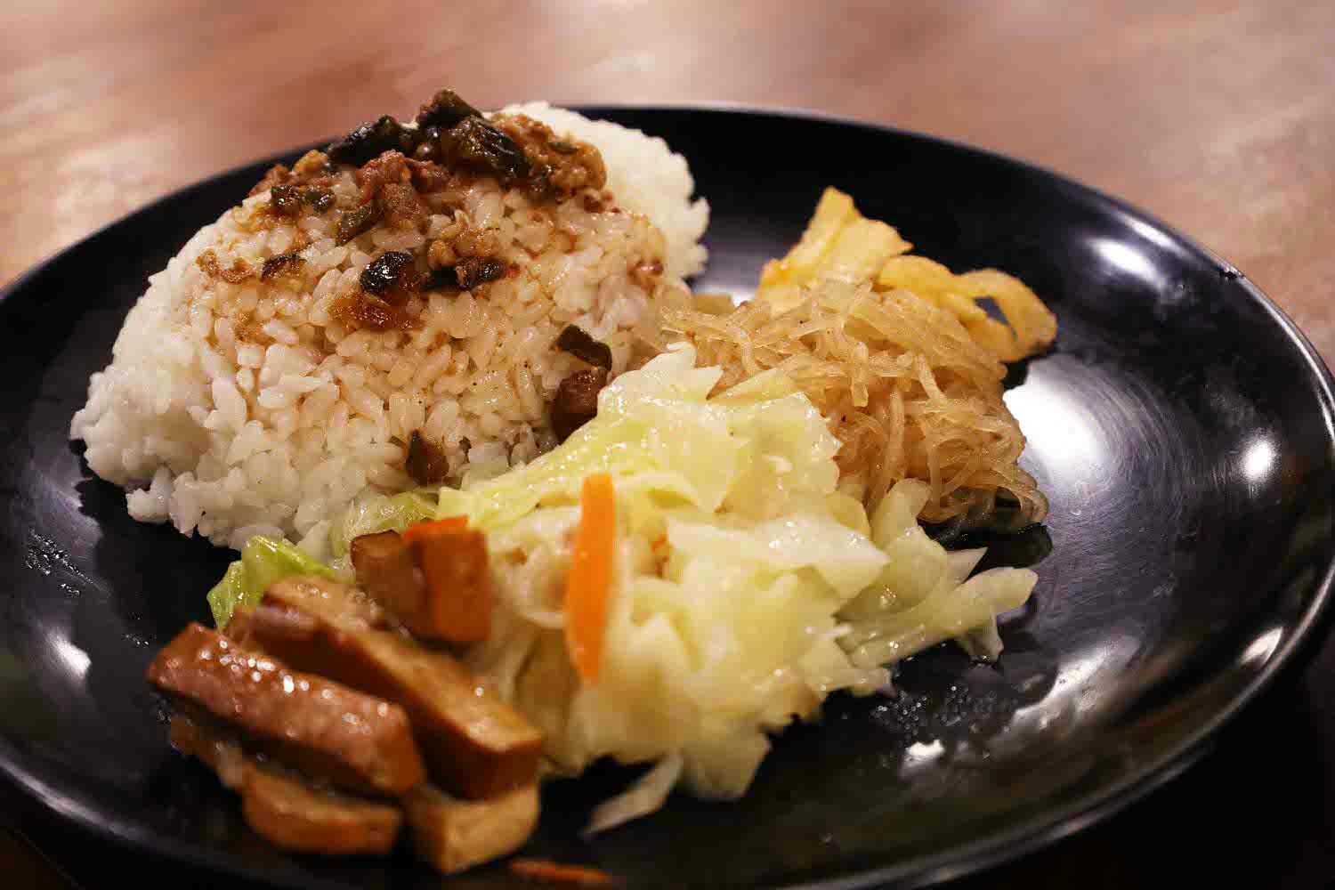 🍗🐔建築師變成西門町玉林雞腿大王 一賣就超過一甲子 總統也愛吃 - 第15張圖