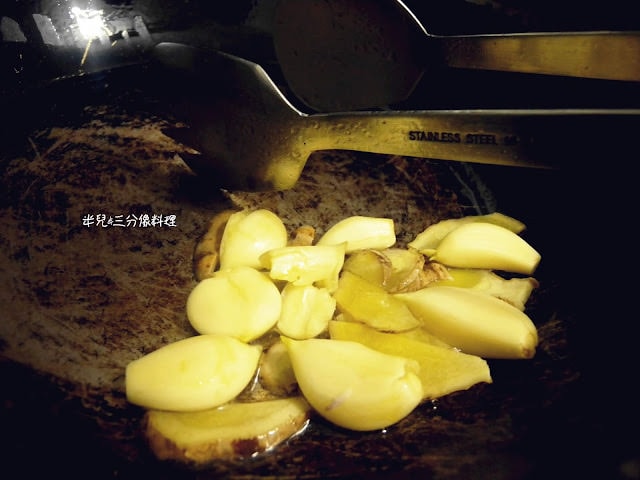 【宅配。食材雞肉】 巧活食品 巧活無毒黑鑽雞 雞肉的質感超讚! 好吃又安心