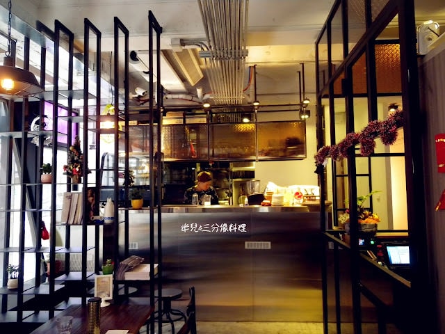 【台北市萬華區。咖啡廳】 in％ HAIR & CAFE 漢中店 西門町捷運站下午茶推薦 有可愛咖啡造型拉花