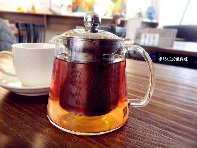【台北市萬華區。咖啡廳】 in％ HAIR & CAFE 漢中店 西門町捷運站下午茶推薦 有可愛咖啡造型拉花