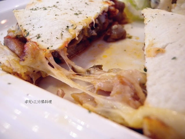 【台北市萬華區。咖啡廳】 in％ HAIR & CAFE 漢中店 西門町捷運站下午茶推薦 有可愛咖啡造型拉花