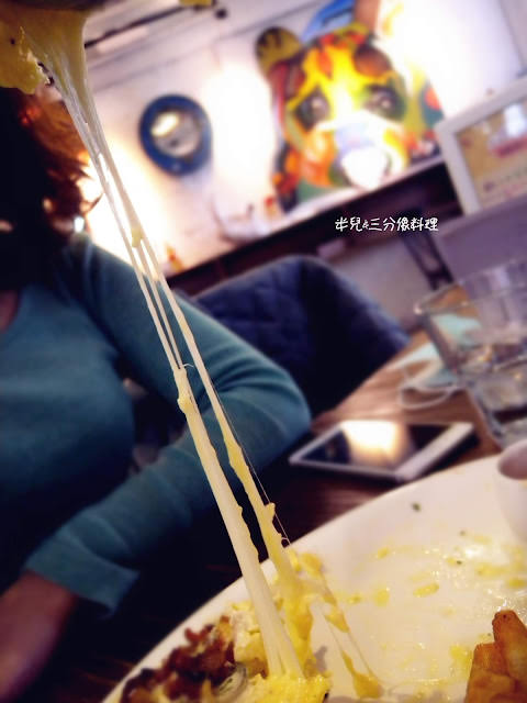 【台北市萬華區。咖啡廳】 in％ HAIR & CAFE 漢中店 西門町捷運站下午茶推薦 有可愛咖啡造型拉花