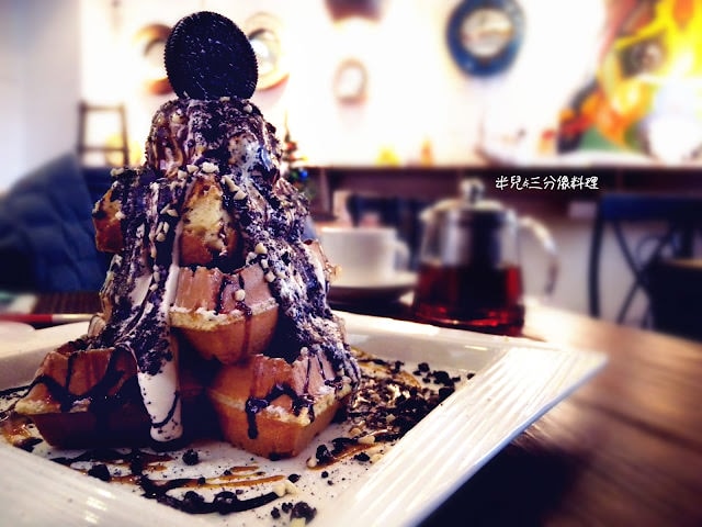 【台北市萬華區。咖啡廳】 in％ HAIR & CAFE 漢中店 西門町捷運站下午茶推薦 有可愛咖啡造型拉花