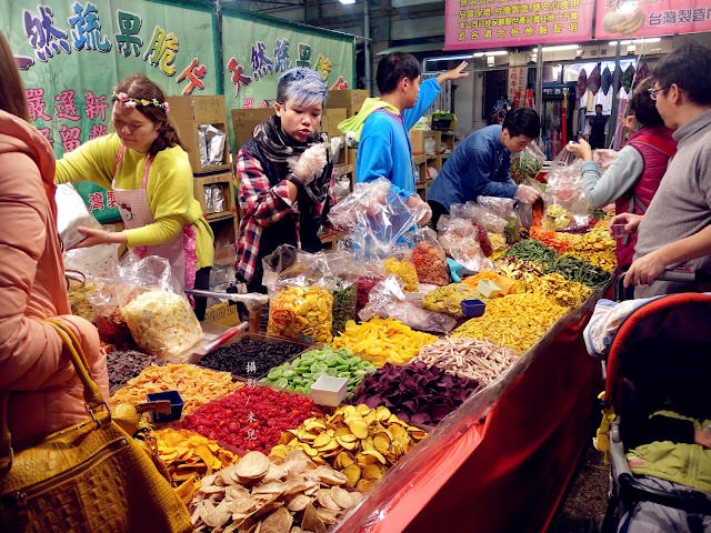【台北市大同區。年貨大街】2016迪化街年貨大街 1/23~2/7開跑囉! 快來試吃 快來體早體驗過年的感覺 如何去 交通跟停車秘笈推薦行程