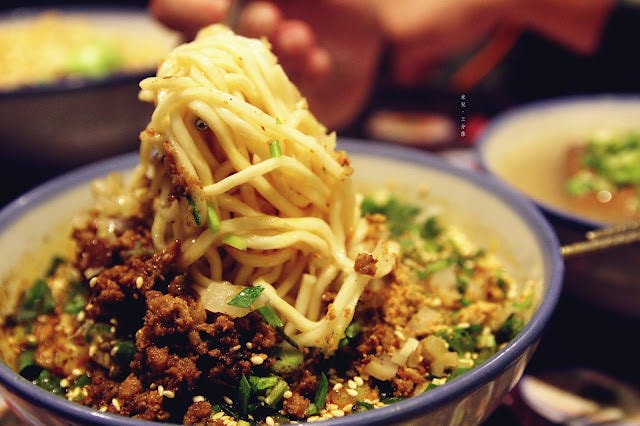 【台北市中山區。小吃】蘭方麵食館 遼寧夜市傳統家鄉味小吃 南京復興站