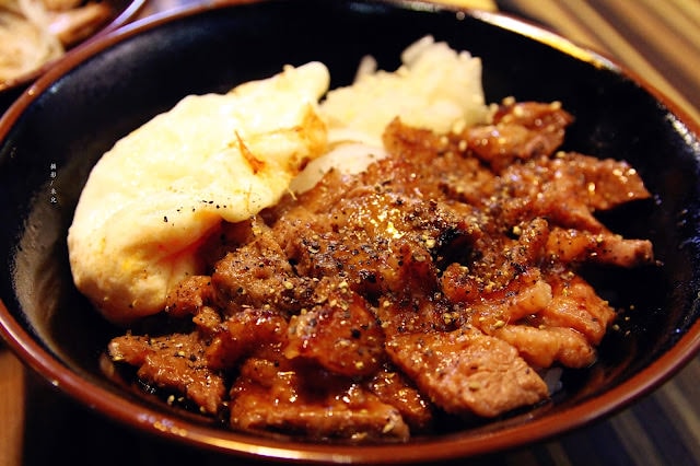 【台北市大安區。平價丼販】燒肉丼販 近忠孝敦化捷運站 東區平價自動點餐機丼飯