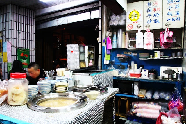 【台北市大同區。小吃】世界美食總匯 超狂宵夜 什麼都賣 24小時營業無休息 肚子快餓死再來吃
